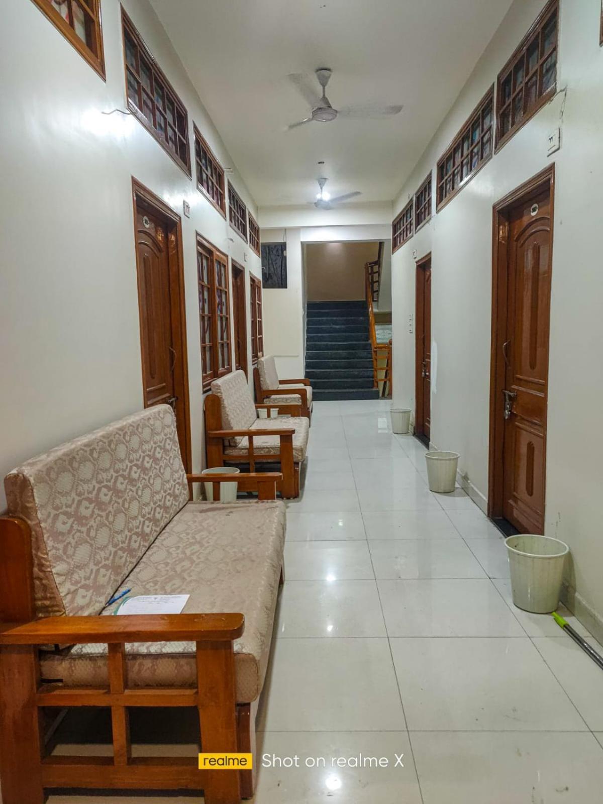 Hotel Pleasure Landmark Удджайн Экстерьер фото
