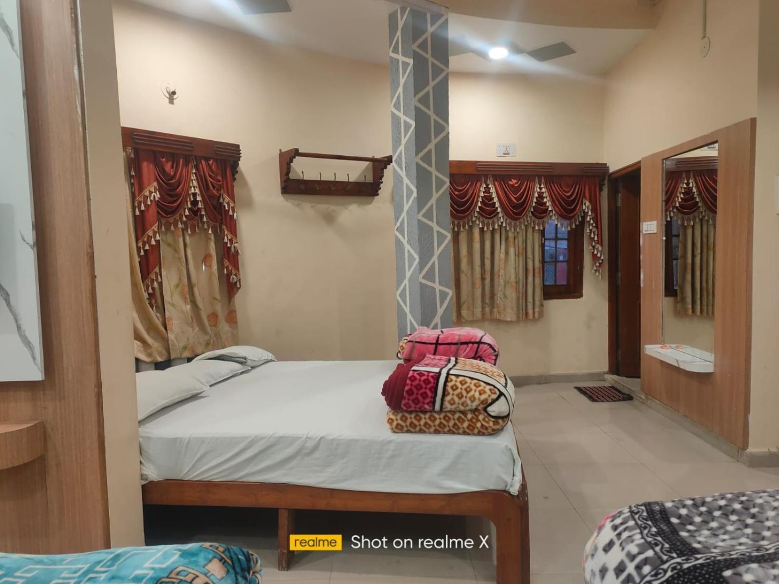Hotel Pleasure Landmark Удджайн Экстерьер фото