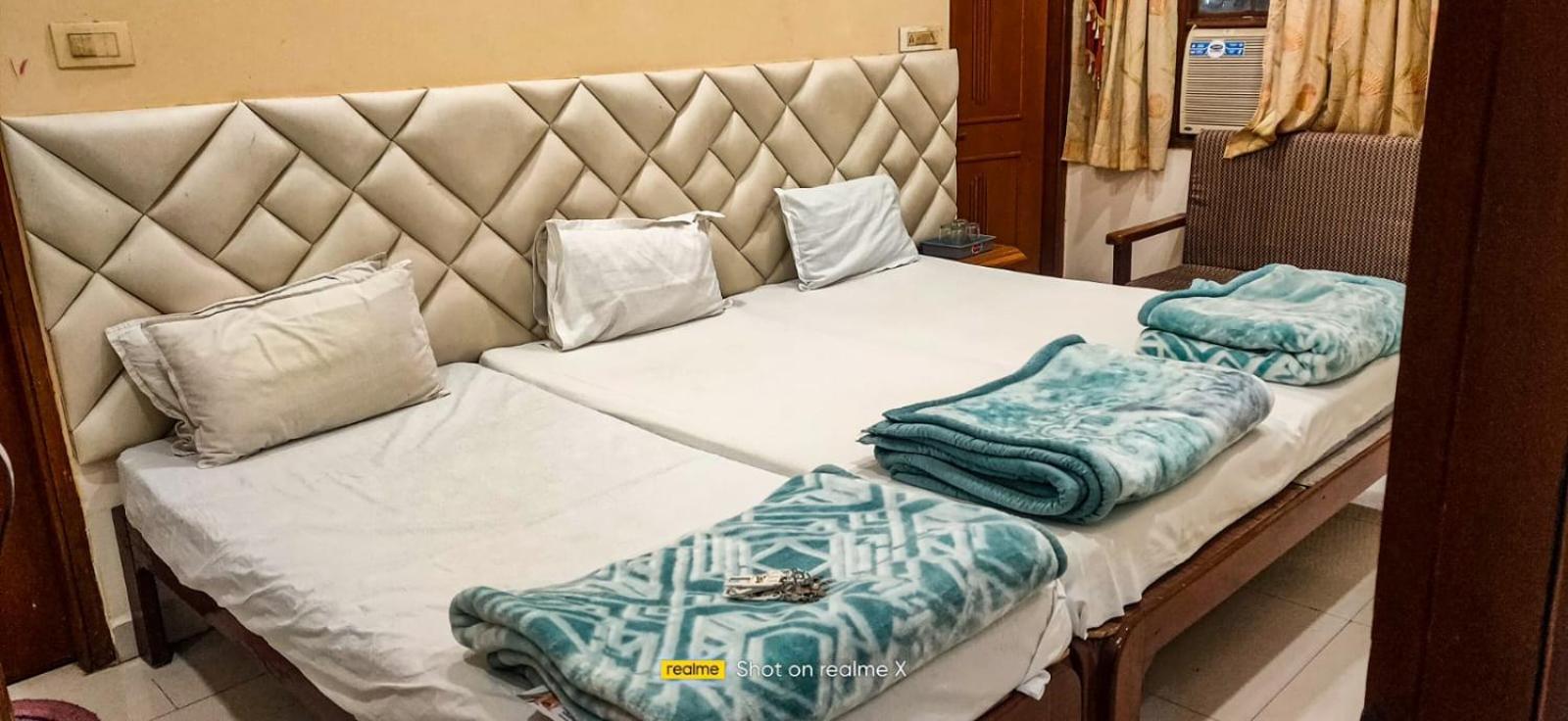 Hotel Pleasure Landmark Удджайн Экстерьер фото