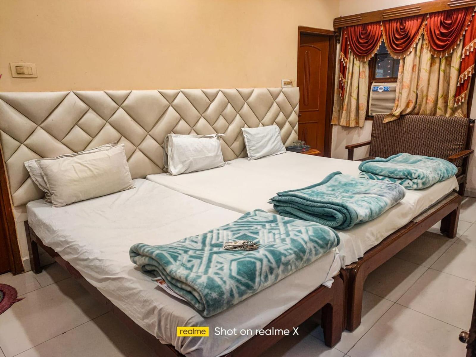 Hotel Pleasure Landmark Удджайн Экстерьер фото