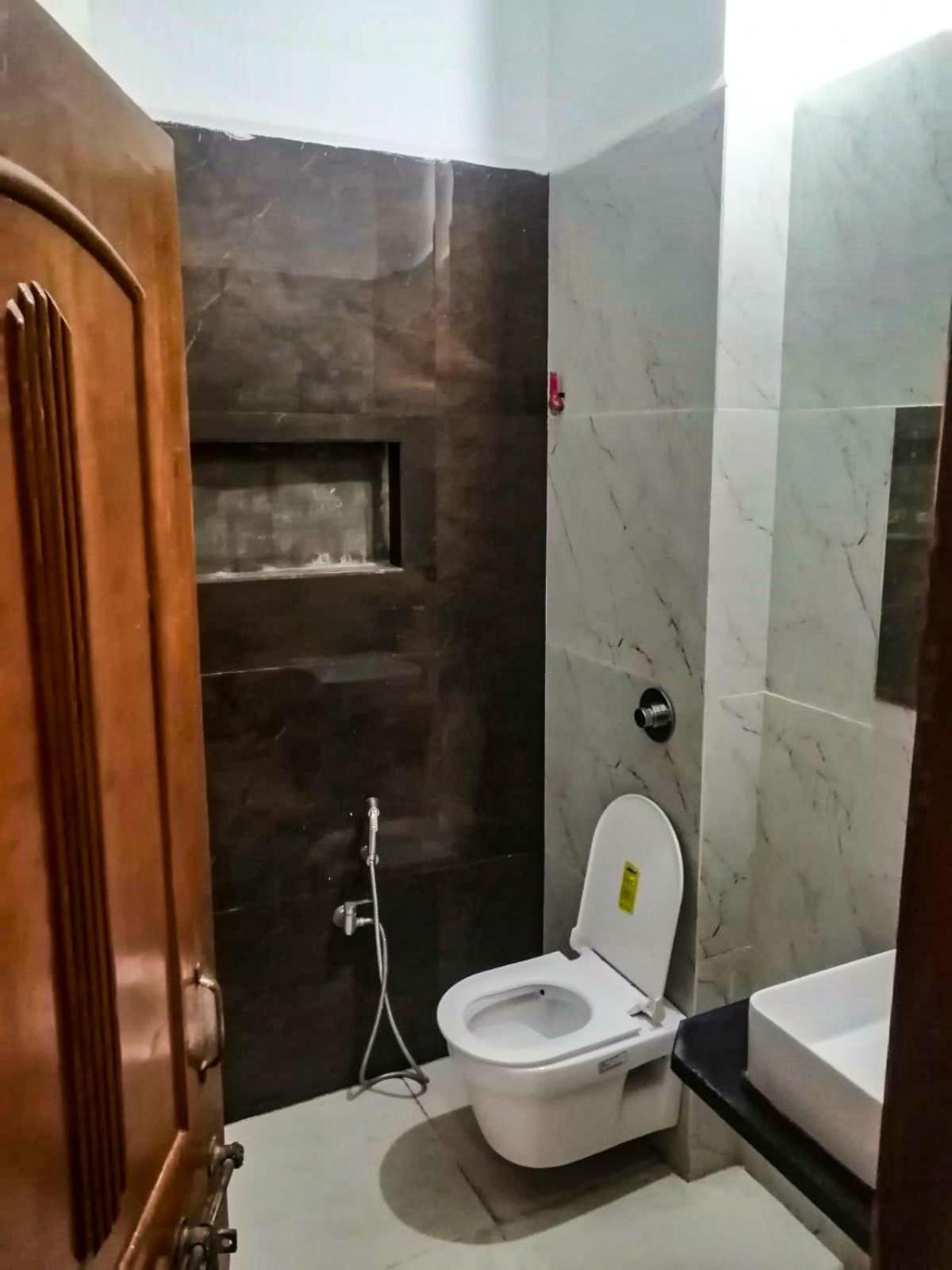 Hotel Pleasure Landmark Удджайн Экстерьер фото