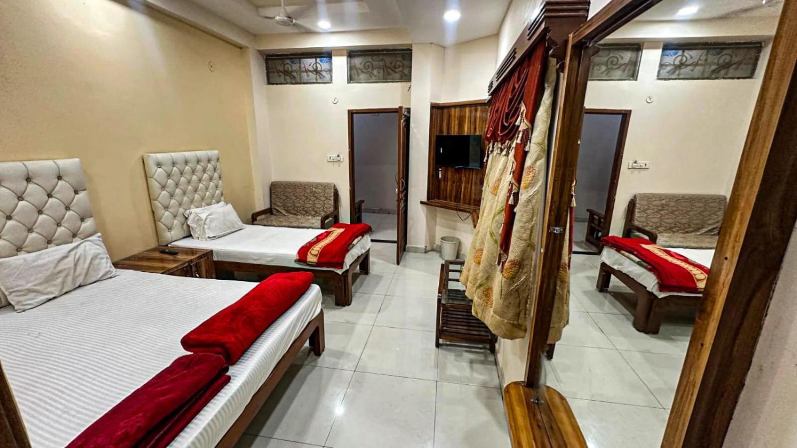 Hotel Pleasure Landmark Удджайн Экстерьер фото