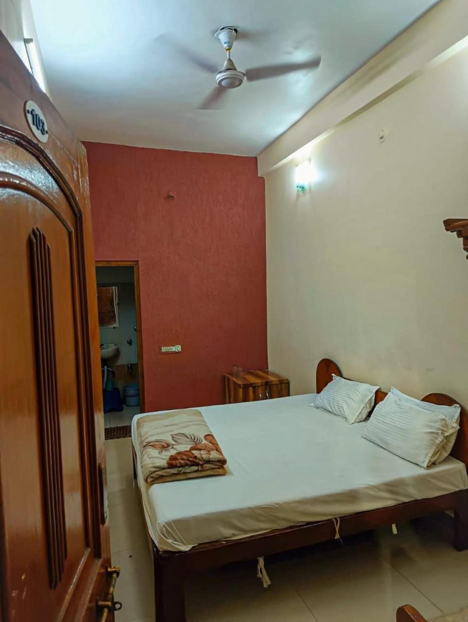 Hotel Pleasure Landmark Удджайн Экстерьер фото