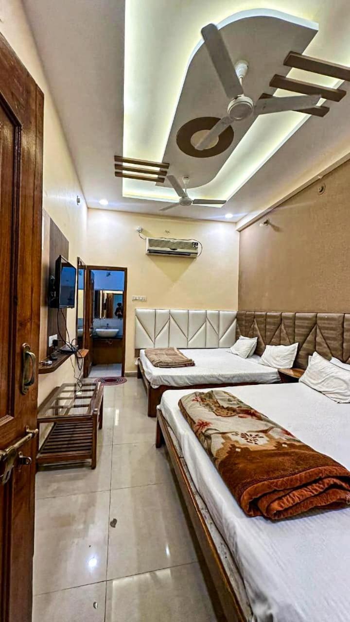 Hotel Pleasure Landmark Удджайн Экстерьер фото