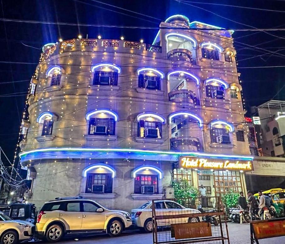 Hotel Pleasure Landmark Удджайн Экстерьер фото